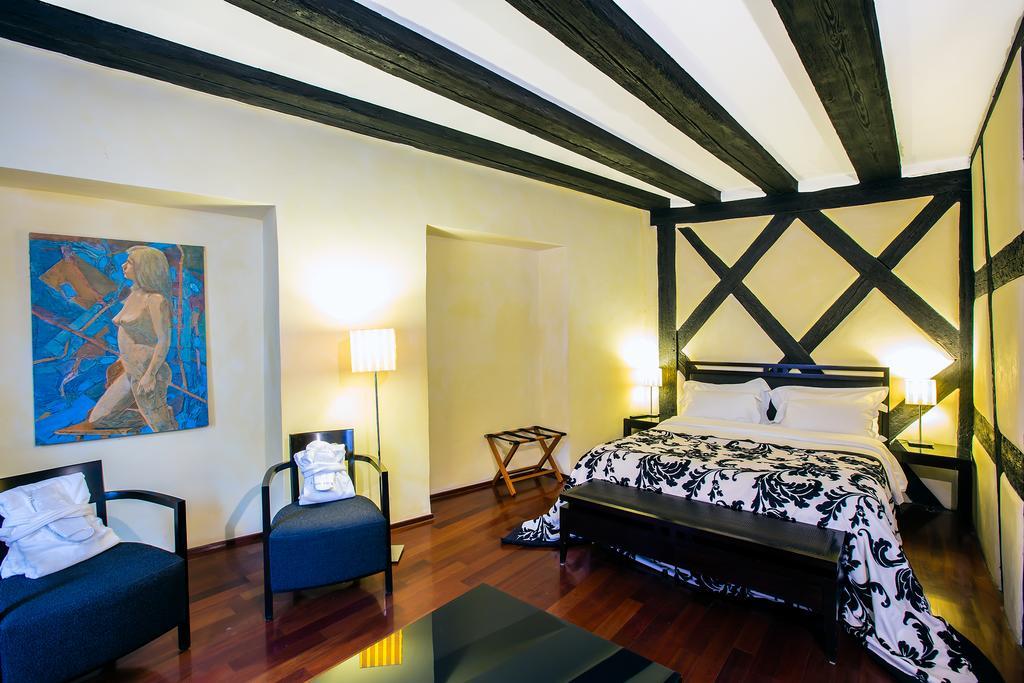 Le B. Suites, Chambres & Restaurant Riquewihr Kültér fotó