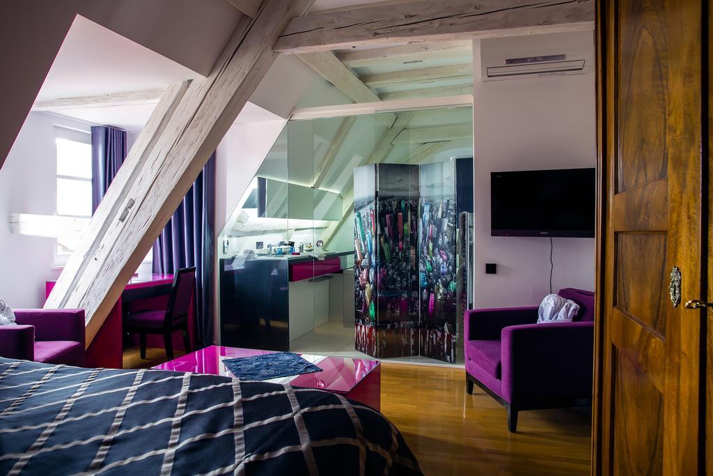 Le B. Suites, Chambres & Restaurant Riquewihr Kültér fotó
