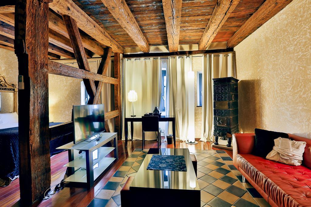 Le B. Suites, Chambres & Restaurant Riquewihr Kültér fotó