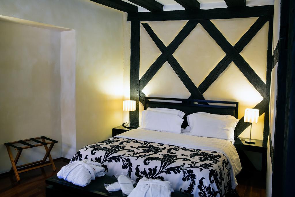 Le B. Suites, Chambres & Restaurant Riquewihr Kültér fotó
